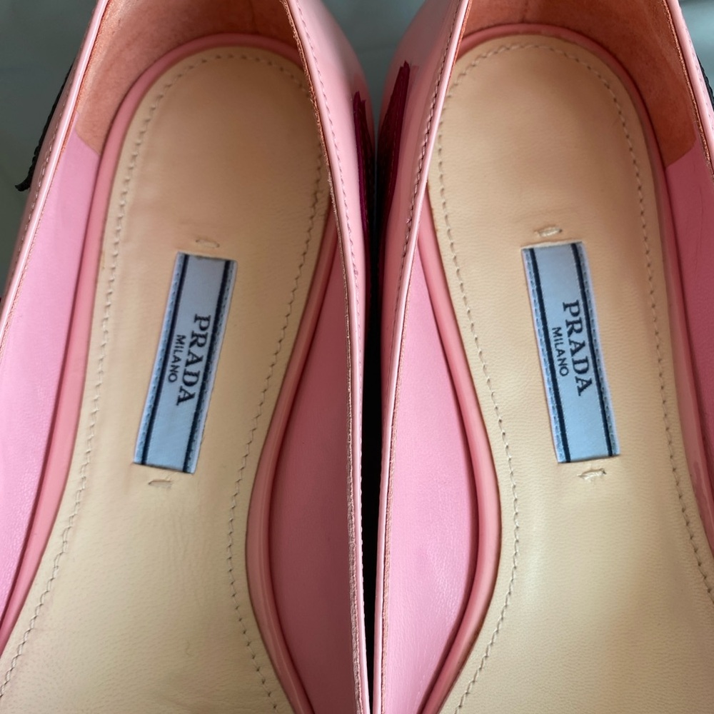 🇮🇹 PRADA | Pink Patent Leather | Kiss Print Flats - Picture 9 of 17